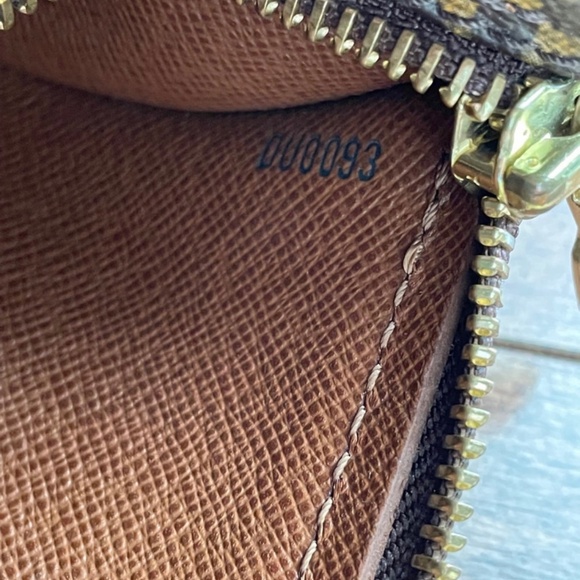 Louis Vuitton Monogram Papillon 26 - Picture 6 of 7